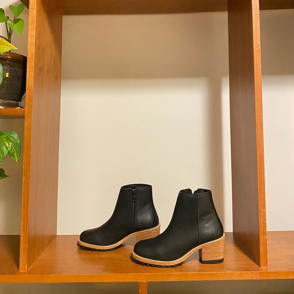 Portland Leather - Patina Ankle Bootie - Size 7 - Picture 6 of 8